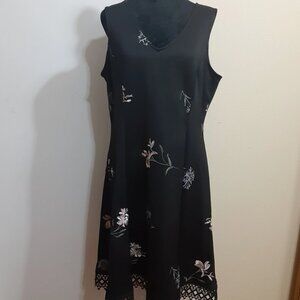 Roz & Ali Women's Size 16 Fit Flare Black Dress Embroidered Floral Crochet Hem